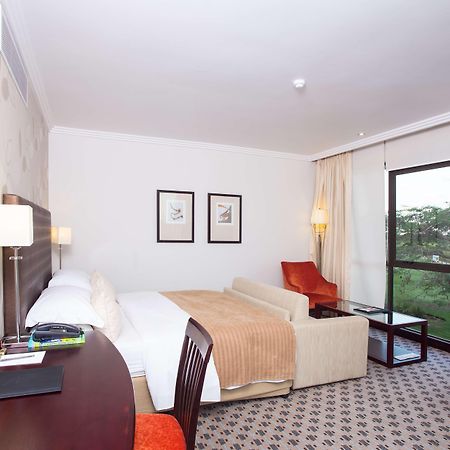 พากาเลน กอล์ฟ เอสเตท โฮเต็ล รีสอร์ต Hotel กาโบโรเน ภายนอก รูปภาพ
