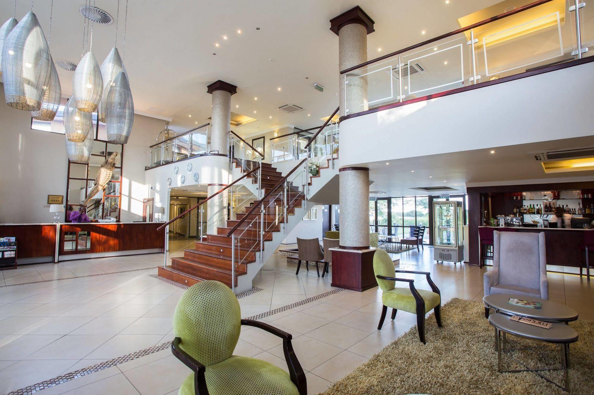พากาเลน กอล์ฟ เอสเตท โฮเต็ล รีสอร์ต Hotel กาโบโรเน ภายนอก รูปภาพ